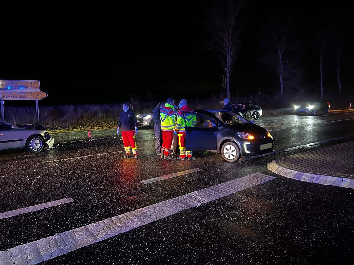 B 254: Autos Prallen Auf Kreuzung Zusammen – Nh24.de