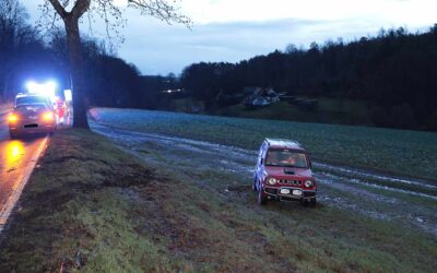 B 454: Pkw touchiert Leitplanke und kommt von Straße ab