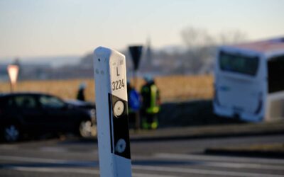 Unfall in Malsfeld: Pkw prallt mit Bus zusammen