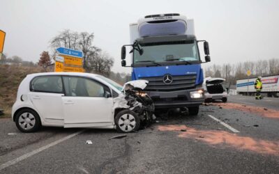 B 454: Drei Schwerverletzte bei Unfall in Treysa