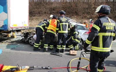 A 7: Mutter (28) und Sohn (acht) sterben bei Autounfall