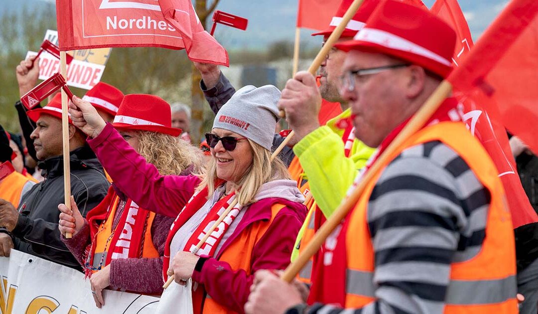 100 Beschäftigte der Volkswagen Original Teile Logistik im Warnstreik