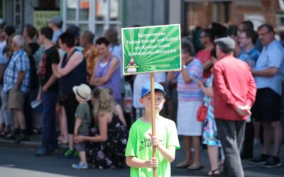 Schilderträger für den Festzug gesucht