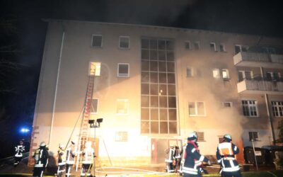 Stundenlange Löscharbeiten nach Brand im Elisabeth-Haus