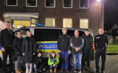Trutzhainer Jugendfeuerwehrleute erkunden Polizeistation Schwalmstadt