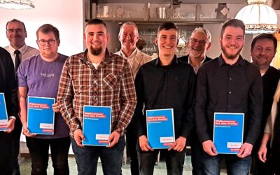 Damian Kurz als Prüfungsbester ausgezeichnet