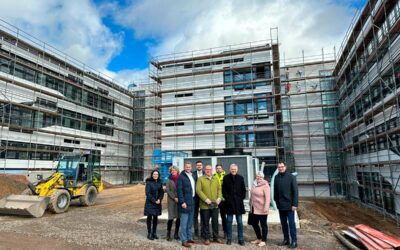 Staatssekretär besichtigt Fortschritte beim Bau der Lehrkräfteakademie in Alsfeld