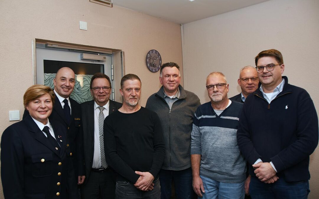 Landrat ehrt und verabschiedet Rettungsdienst-Ehrenbeamte