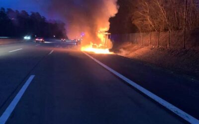 SEK: Transporter in Flammen; GPS-Geräte gestohlen