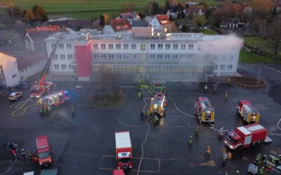 Herausfordernd: Feuerwehrübung in Ziegenhain simuliert Ernstfall in Grundschule
