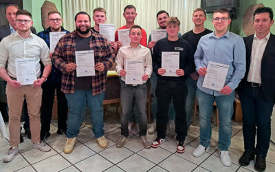 Neue Kraftfahrzeugmechatroniker freigesprochen