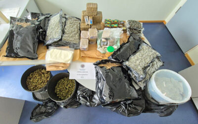 KS: Drogenfund; Bedrohung mit Messer