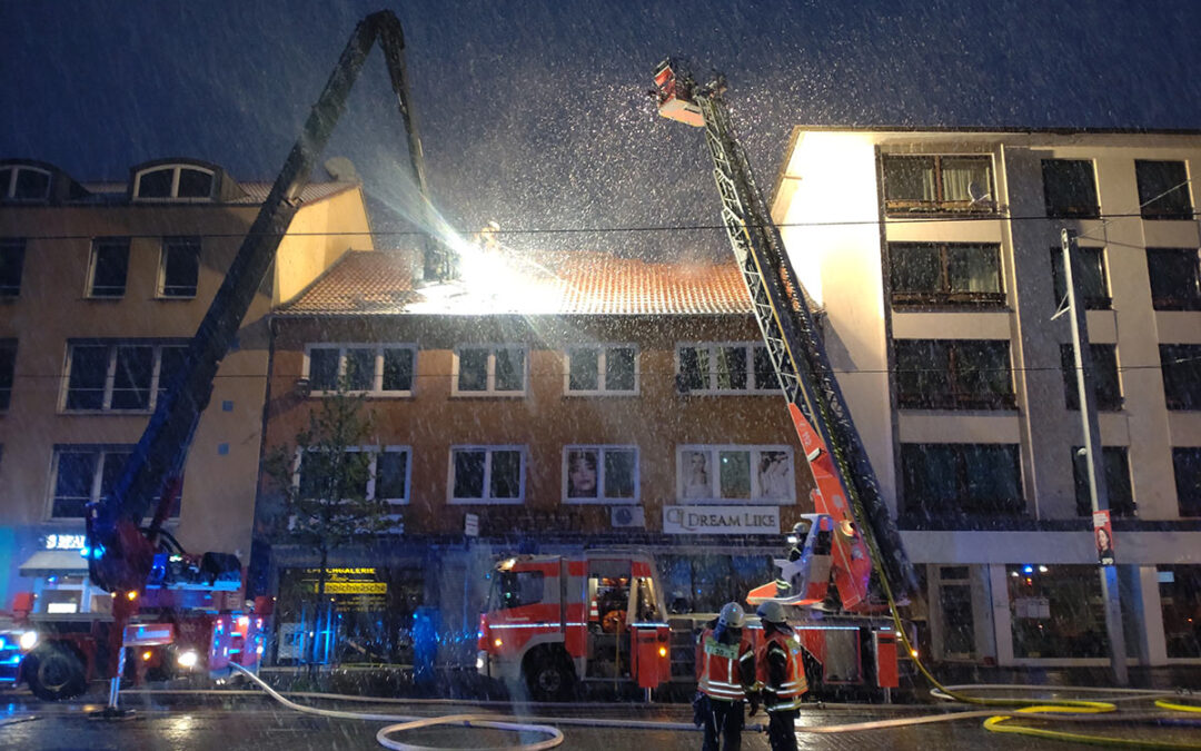 KS: Brand; Unfallfluchten; Geldautomat aufgebrochen und Autodiebstahl