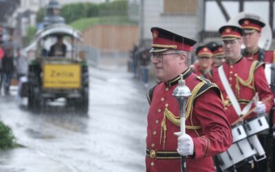 Neukirchen: Landregen während Babiller-Festumzug