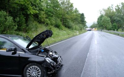 SEK: Schwerer Unfall; Diebe; Lkw freigezogen