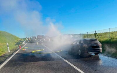 A 49: Auto in Flammen – Vollsperrung in Neuental