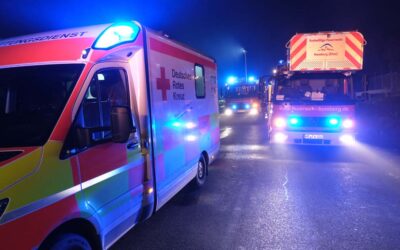 Kellerbrand in Homberg: Feuerwehr rettet zwei Frauen über Leiter