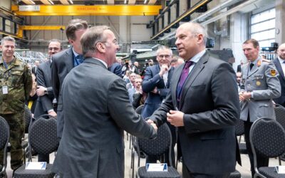 Neue Radhaubitze RCH 155 aus Kassel für die Ukraine übergeben