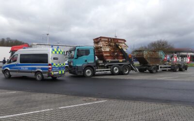 VB: Zu hoch geladen und schlecht gesichert; Überfall