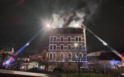 KS: Feuerwehr rettet 25 Bewohner; Unfall