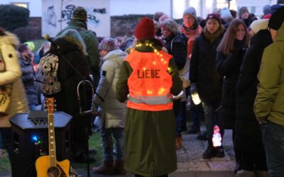Lichterkette in Neukirchen: Zeichen gegen Hass und Hetze