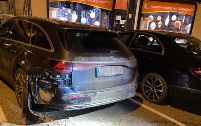 KS: Feuerwehr findet Fahrer auf Hochsitz; 50.000 EUR Schaden an ICE durch Randalierer