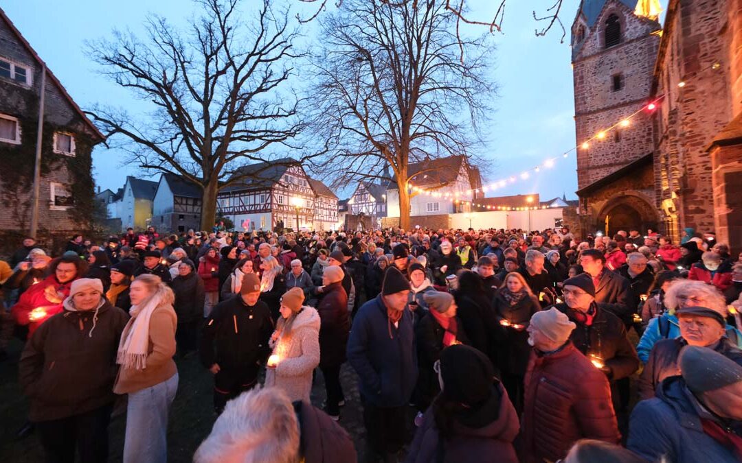 Totenkirche erstrahlt im Lichtermeer