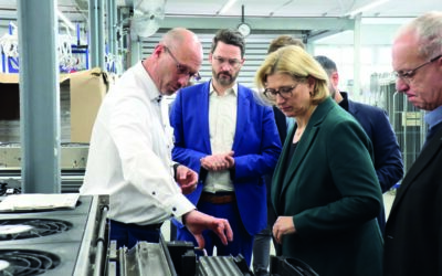 Spitzenpolitiker informieren sich über CO₂-Klimasysteme für Elektrobusse