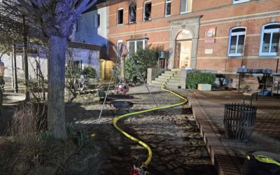Zimmerbrand in Baunatal: Feuerwehr verhindert Ausbreitung