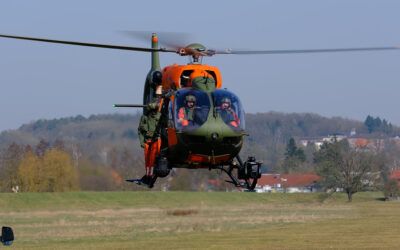 Vermisstes Flugzeug: Suche im Waldgebiet – Flugzeug sicher gelandet (Video)