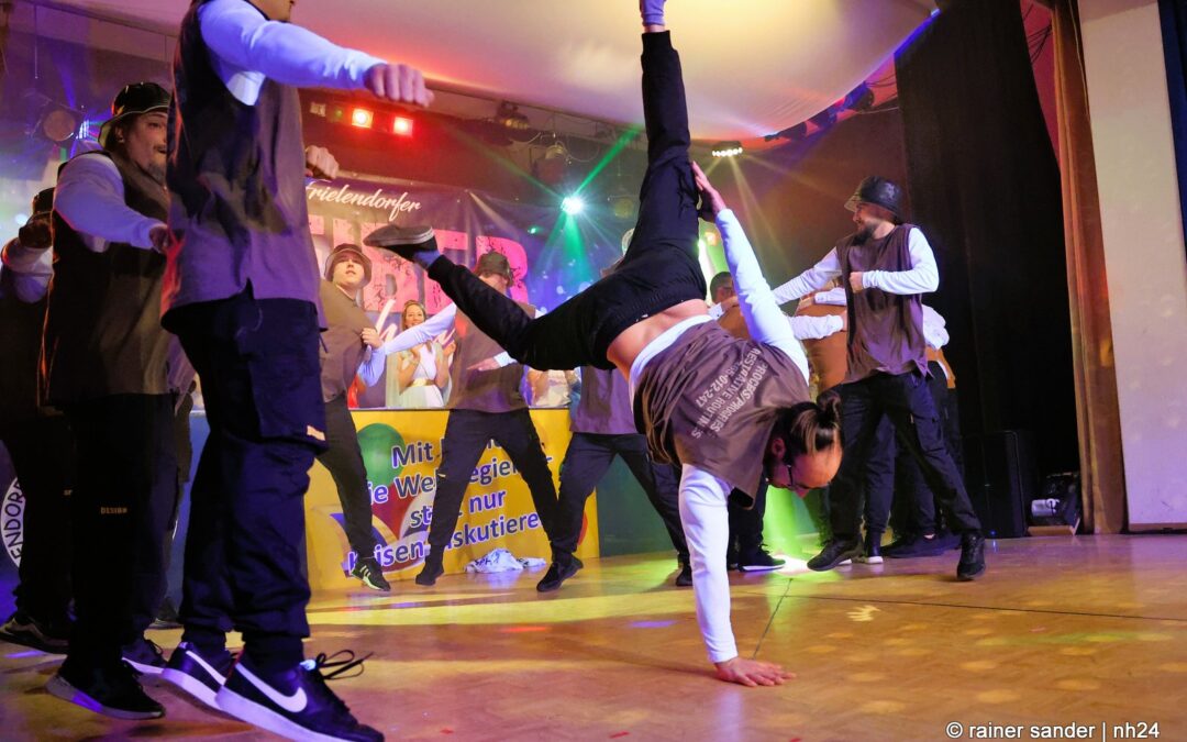 Wie Männer im Karneval Ballett tanzen