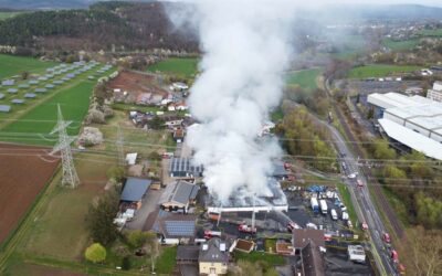 Technischer Defekt löste Großbrand in Lagerhalle in Bad Wildungen aus