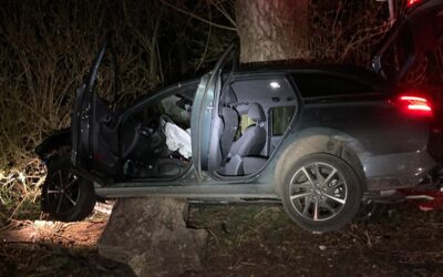 KS: 19-Jähriger stürzt durch Lichtplatte; Unfallflucht