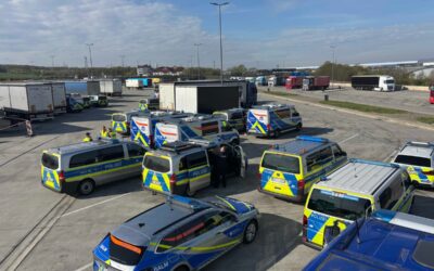 KS: Viele Verstöße aufgedeckt; mit gestohlenem Audi gegen Baum