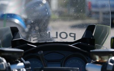 KS: Trickdiebstahl in Wohnung und Volksverhetzung in Straßenbahn