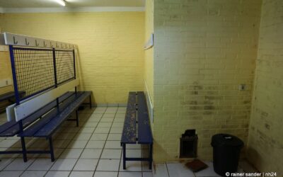 Zwischen Lost- und Forgotten-Place, wachsen Poller aus der Erde