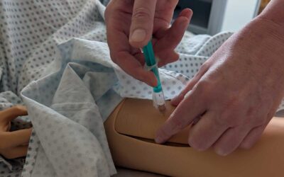 Förderverein spendet Übungsdummy für Pflegeausbildung am Krankenhaus Alsfeld