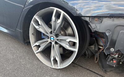 A 49: Totalschaden nach Reifenplatzer