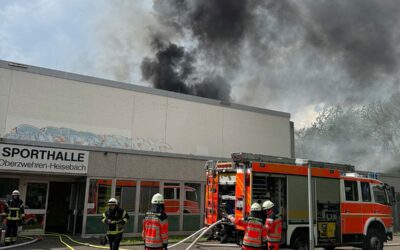 Fotovoltaikmodule auf Sporthallendach in Brand