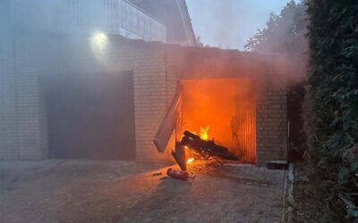 Garagenbrand in Homberg: Eine Person leicht verletzt