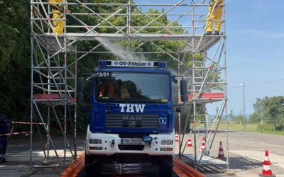 THW übt Dekontaminationsschleuse