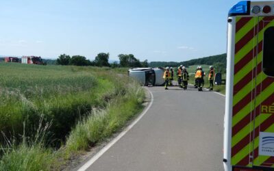 Reh ausgewichen: Auto landet auf der Seite