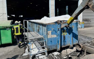 Lkw-Fahrer verhindert Hallenbrand in Borken