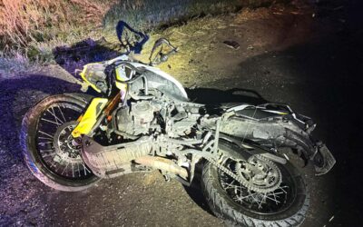 Auto brennt in Homberg aus – Motorradfahrer aus Fritzlar bei Unfall schwer verletzt