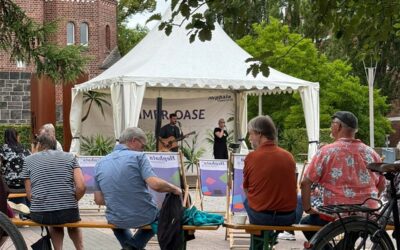 Stimmungsvoller Auftakt der „Sommer-Oase“ vor der Hephata-Kirche