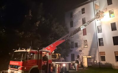 KS: Brand in Mehrfamilienhaus und Polizeieinsatz wegen Gasdruckpistole