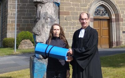 Yoga-Gottesdienst in Spieskappel: Bewegung und Stille in der Klosterkirche