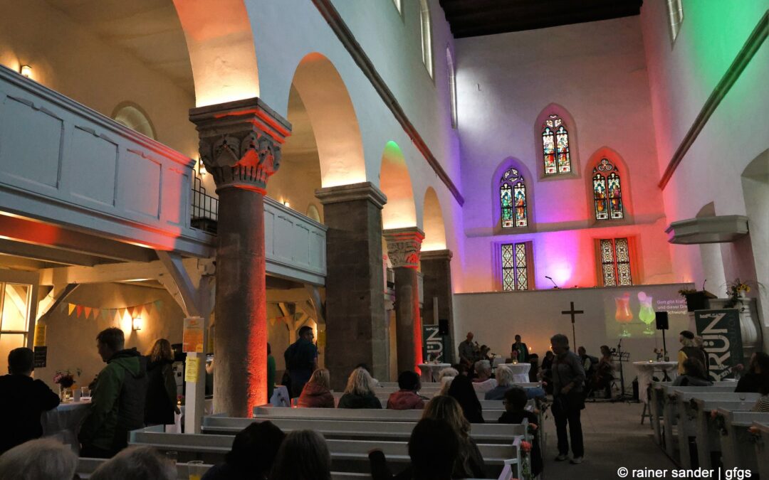 Jesus ist dabei und lacht mit