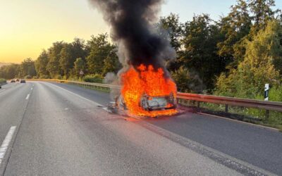 Pkw gerät auf A 7 in Brand – Fahrerin und Beifahrerin unverletzt
