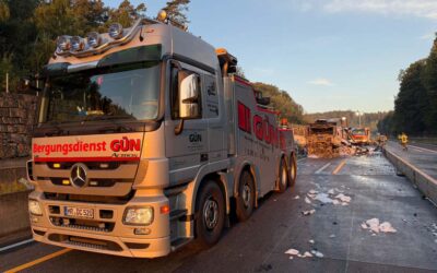 Sattelzug gerät auf A4 bei Bad Hersfeld in Vollbrand